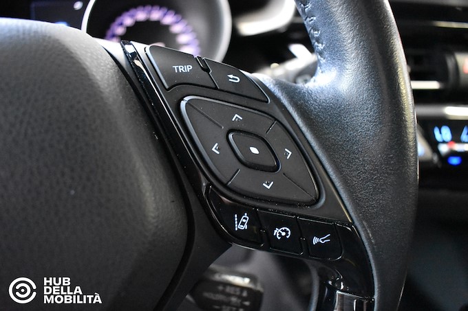 TOYOTA C-HR 1.8 Hybrid E-CVT Business